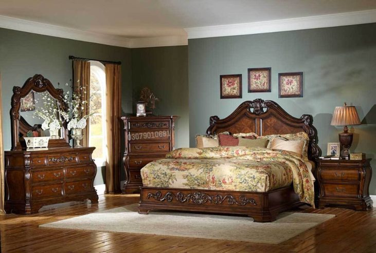 Wooden Bed / 1017
